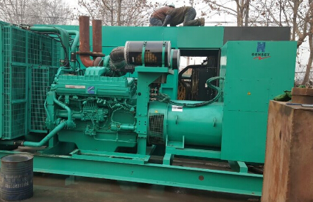 茂名发电机组如何判断水冷式机油散热器内部是否需要清洗？